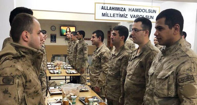 Mehmetçik Ağrı Dağı’nın eteğinde ilk sahurunu yaptı