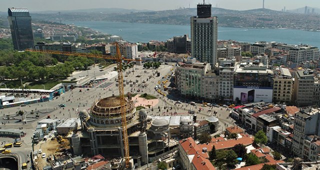 Minarelerinin yapımına başlanan Taksim Camii havadan görüntülendi