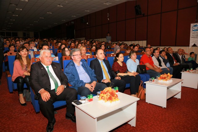 Ereğli'de "Artiz Mektebi" tiyatro oyunu sahnelendi