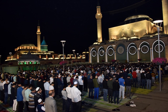 Konya’da Ramazan coşku  ve hüzünle başladıı