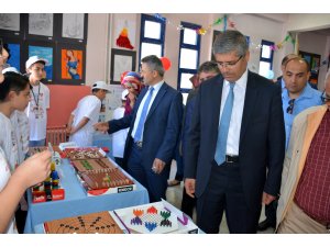 Suşehri'nde TÜBİTAK 4006 Bilim Fuarı açıldı