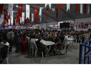 Binlerce kişi iftar çadırlarında buluştu