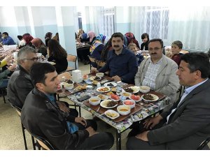 Hafik Kaymakamı Karakaş öğrencilerle iftar yaptı