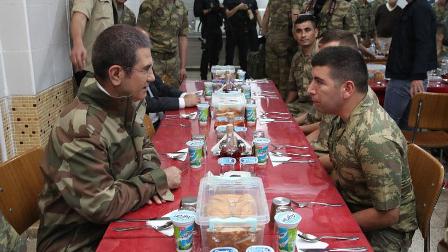 Canikli'den sınırın 'sıfır noktası'nda Mehmetçikle iftar
