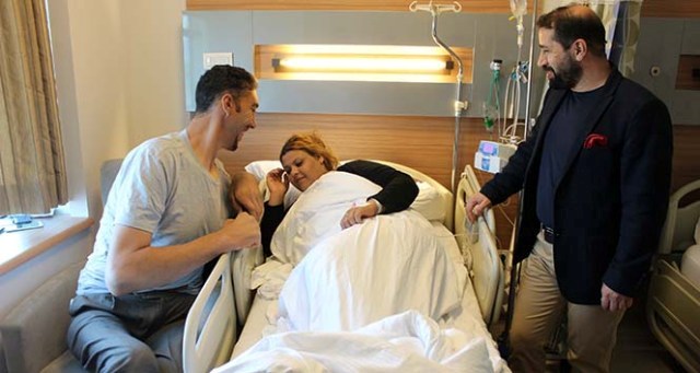 Dünyanın en uzun adamının eşi ameliyat oldu