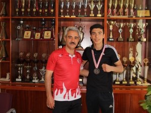 Enes Malik Kaya Türkiye üçüncüsü