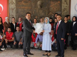 Gönüllü gençlerden ziyaret