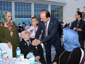 Başkan Altay ilk iftarı şehit ve gazi  aileleriyle yaptı