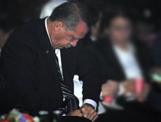 Sizce Erdoğan ne yapıyor?