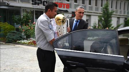 Şampiyonluk kupası İstanbul'a uğurlandı