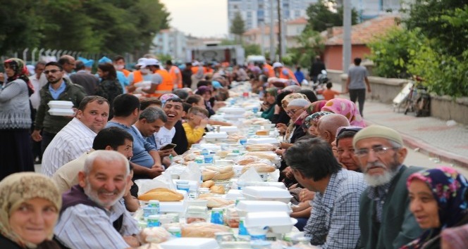 Ereğli’de geleneksel mahalle iftarları sürüyor