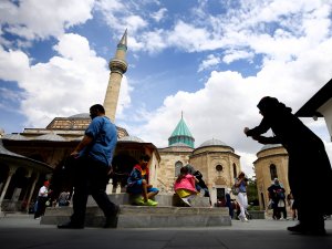 Mevlana'nın türbesinde ramazan yoğunluğu