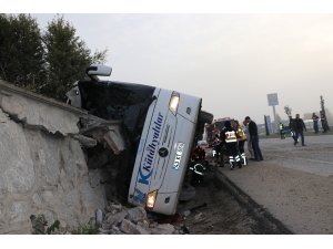 GÜNCELLEME - Kütahya'da yolcu otobüsü devrildi: 1 ölü, 16 yaralı
