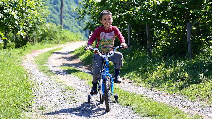 Öğretmenler engelli öğrencilerinin bisiklet hayalini gerçekleştirdiler