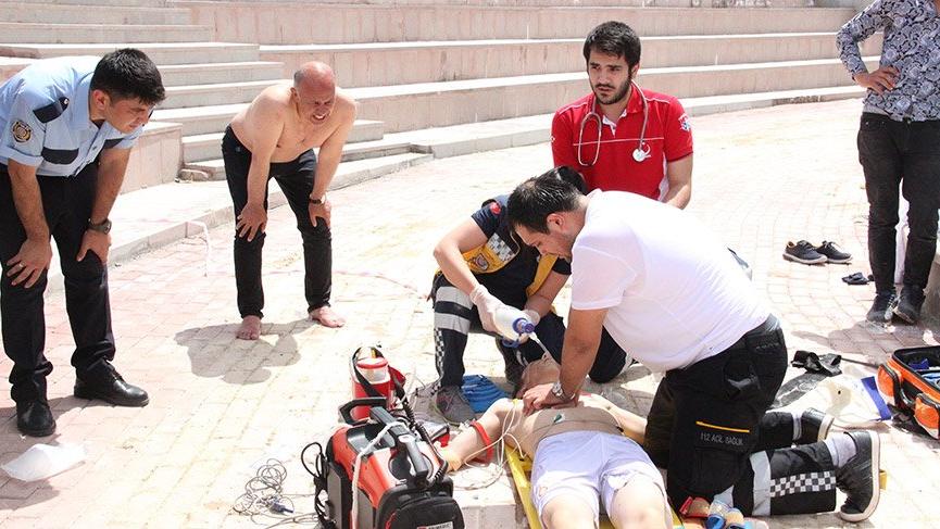 Karaman Belediye Başkanı gölette boğulan çocuğun hayatını kurtardı