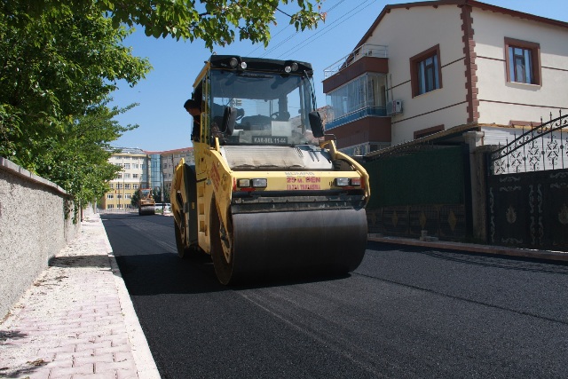 Karatay’da asfalt çalışmaları Ramazan’da da hız kesmiyor