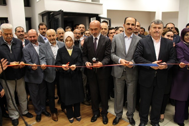 Seçim koordinasyon merkezi dualarla açıldı