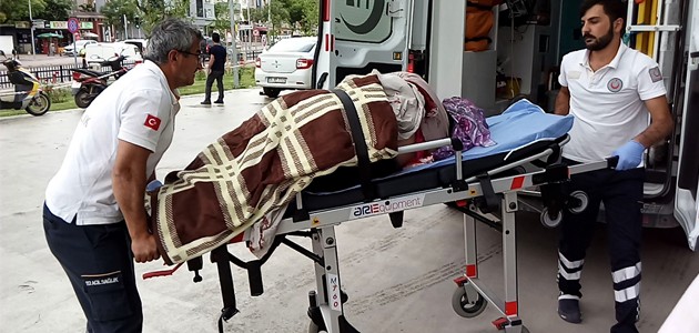 Teyzesinin kızını bıçakla yaraladı