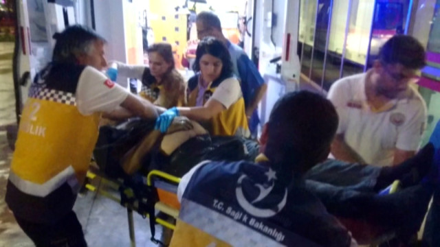 Ablasını Rahatsız Ettiği Kişiyi Bıçaklayarak Ağır Yaraladı