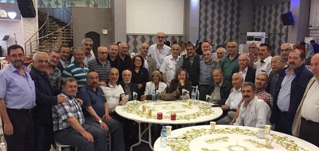 Konya Ticaret Lisesi 1978 yılı mezunları iftarda buluştu.