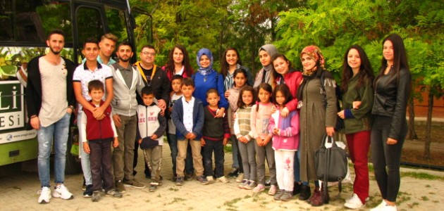 NEÜ’den köy okullarına geleneksel yardım etkinliği