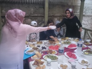 Yurt öğrencileri, engellilerle iftarda buluştu
