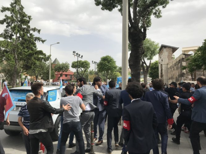 Konya'da İYİ Partililer kadına saldırdı