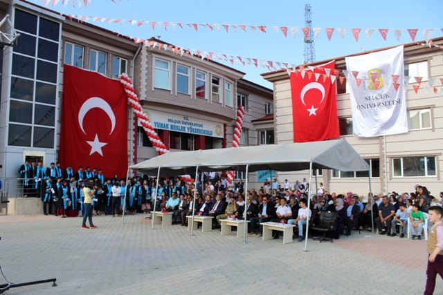 Yunak Meslek Yüksekokulunda mezuniyet töreni