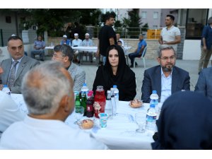 Bakan Sarıeroğlu, şehit için verilen iftara katıldı