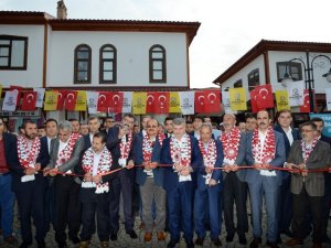 Restorasyonu tamamlanan tarihi Arasta Bedesteni açıldı