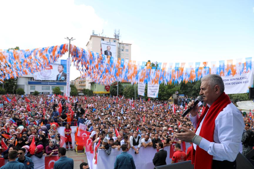 Yıldırım: Bunlara kalsa 16 yıldır yapılan dev eserleri balyozla yok edecekler