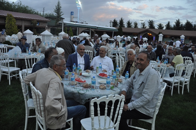 Ticaret Lisesi mezunları  İftarda Buluştu