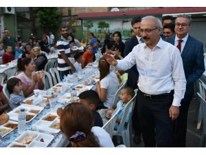 Bakan Elvan Mersin'de vatandaşlarla iftar yaptı