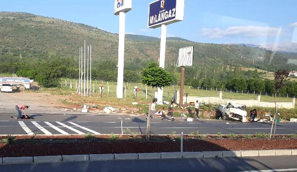 Arı Kovanı Yüklü Kamyonet Devrildi: 1 Ölü, 1 Yaralı