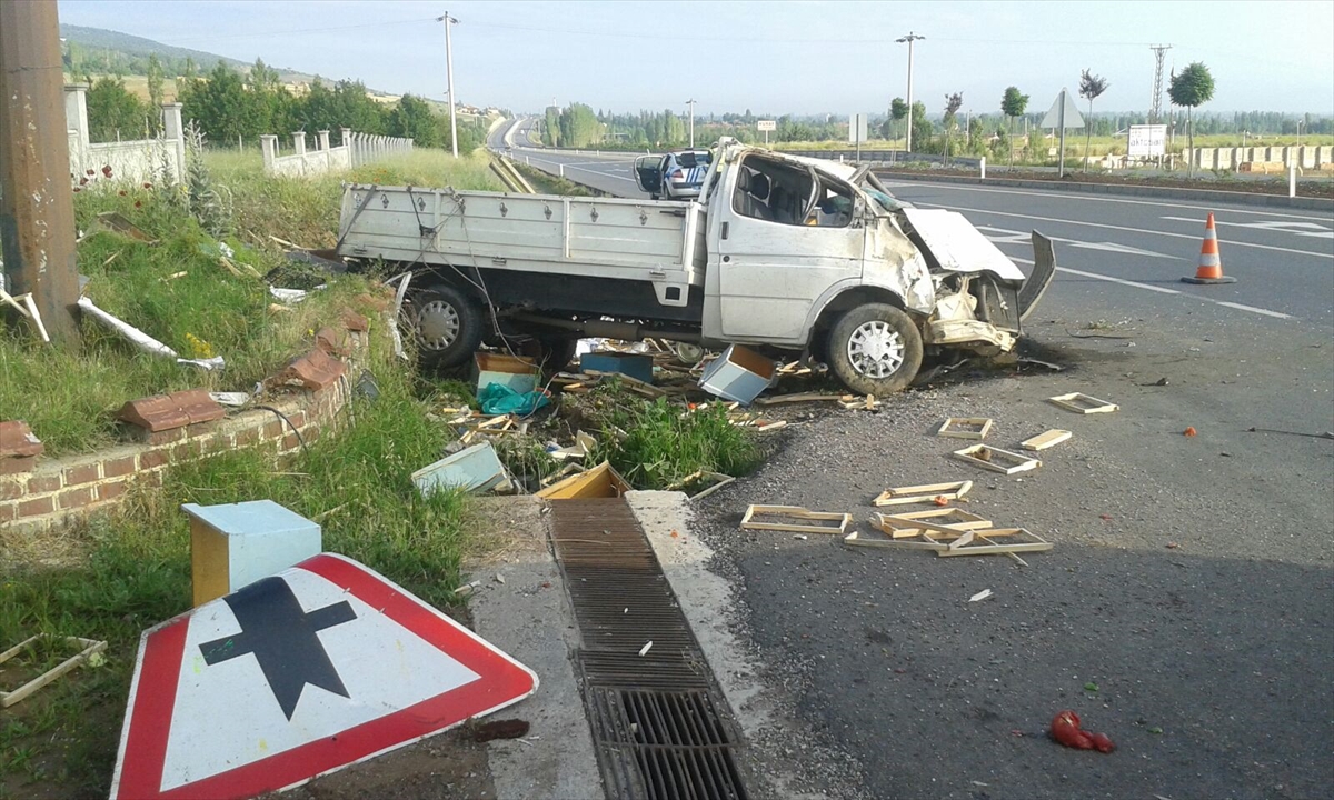 Konya'da Tır Devrildi: 1 Ölü, 1 Yaralı