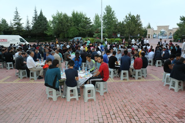 Bem-Bir-Sen Yabancı Müslüman Öğrencilerle İftarda Buluştu