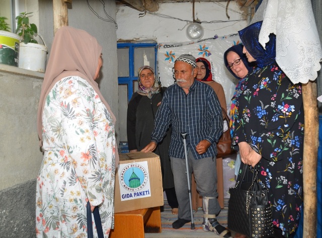 Karataylı kadınlar Ramazanda da vatandaşların yanında
