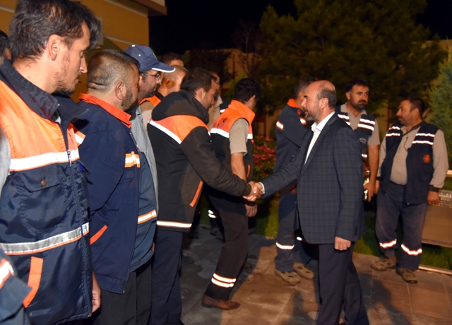 Başkan Pekyatırmacı, personelle sahur yaptı
