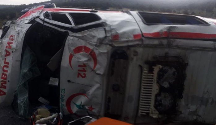Konya'da ambulans devrildi