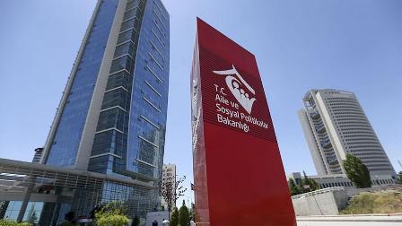 Yaklaşık 3 milyon yoksul aileye eğitim ve sağlık yardımı