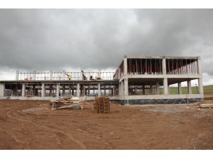 Zara'ya soğuk hava depolu kesimhane yapılıyor