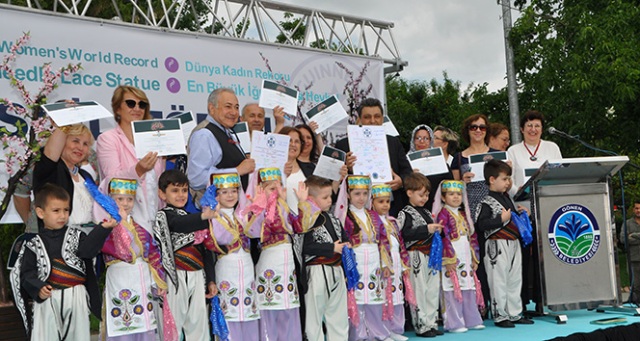 İğne oyası ile Guinness rekoru kırdılar