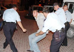 Magandalar hastaneyi birbirine kattı