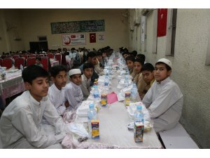 Türk Kızılayından Pakistan'da 500 yetime iftar