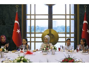 Emine Erdoğan'dan yetim çocuklara iftar daveti