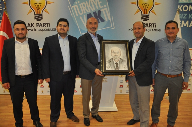Hasan Angı’ya tablo hediye ettiler