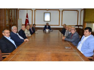 Vali Akın'a ziyaretler