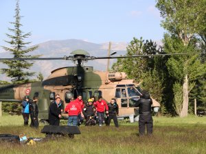 Demirkazık Dağı'nda mahsur kalan 3 dağcı kurtarıldı