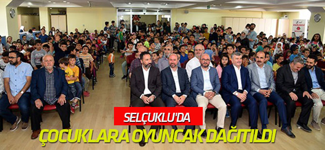 Selçuklu'da çocuklara oyuncak dağıtıldı