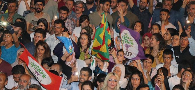 HDP mitinginde terör örgütü PKK propagandası